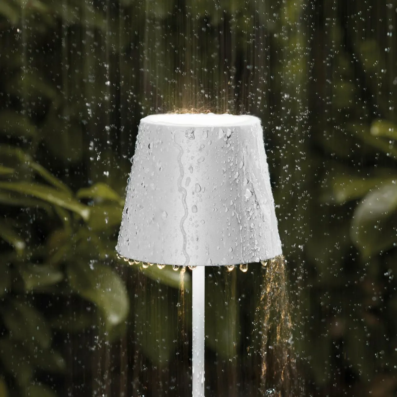 lampe_de_table_led_rechargeable_nuindie_mini_usbc_blanc_ip_intensit_1.webp Sigor Lampe de table LED rechargeable Nuindie mini, USB-C, blanc, IP54, intensité^ Lampes Décoratives