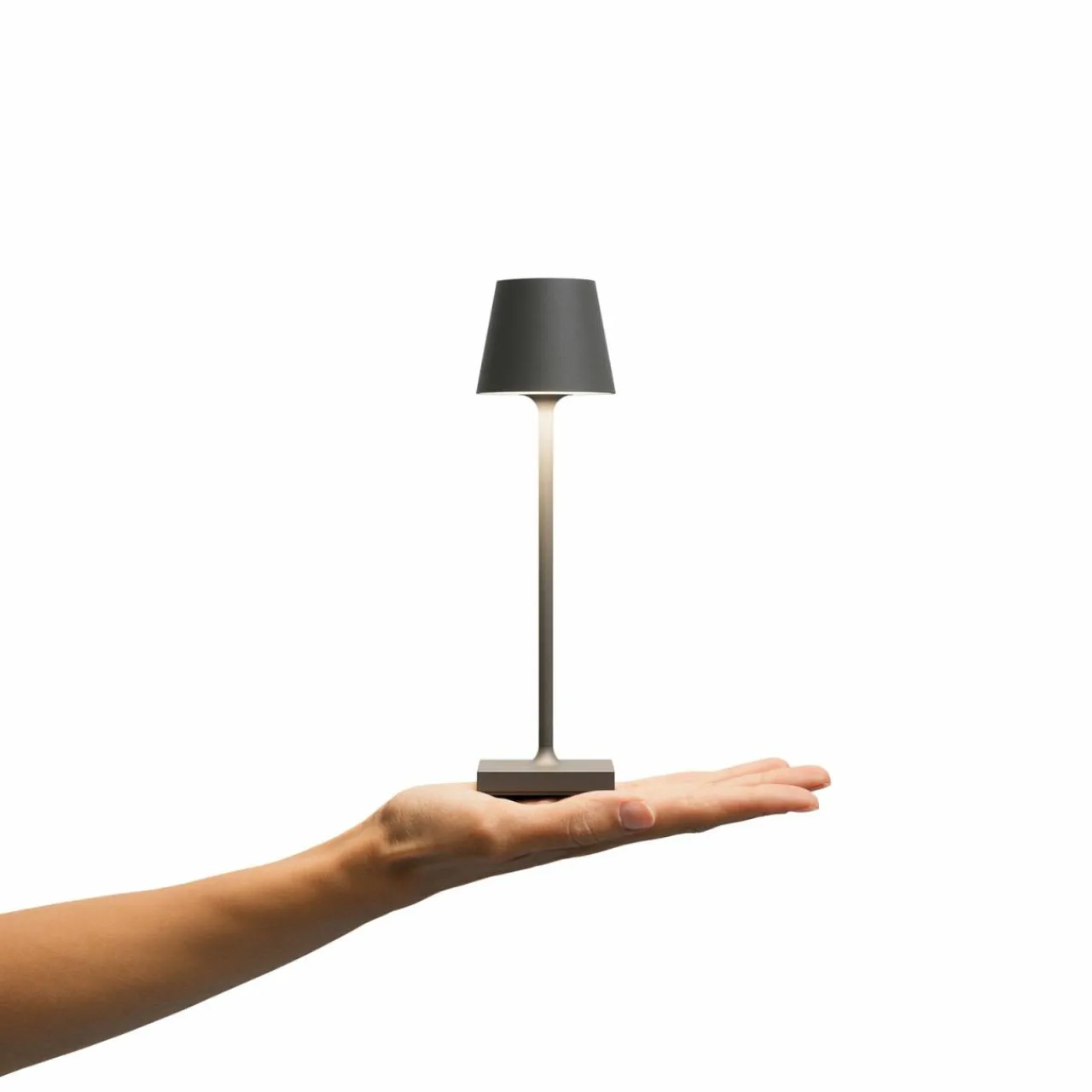 lampe_de_table_led_rechargeable_nuindie_pocket_graphite_ip_intensit_2.webp Sigor Lampe de table LED rechargeable Nuindie pocket, graphite, IP54, intensité^ Lampes Décoratives