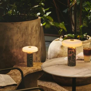 DESIGN BY US Lampe de table LED rechargeable Trip, gris / blanc, marbre, verre, IP44^ Lampes Décoratives