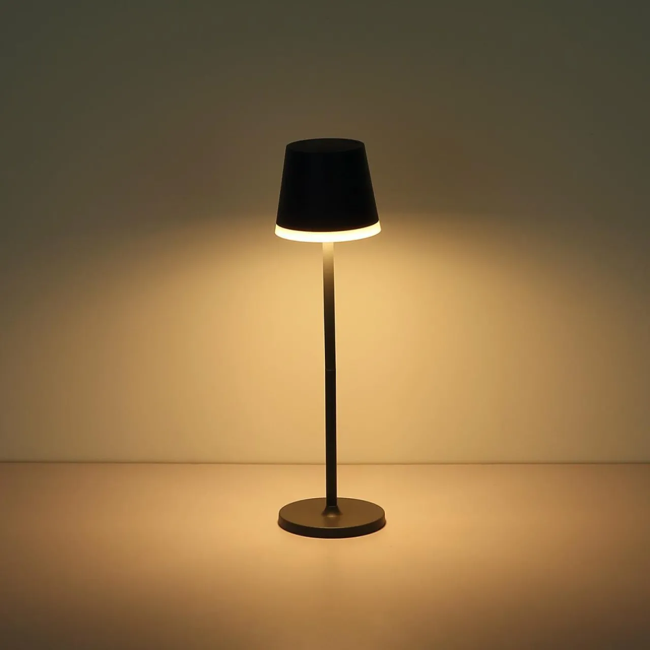 lampe_de_table_solaire_a_ip_anthracite_0.webp Globo Lampe de table solaire 36637A, IP44, anthracite^ Lampes Décoratives