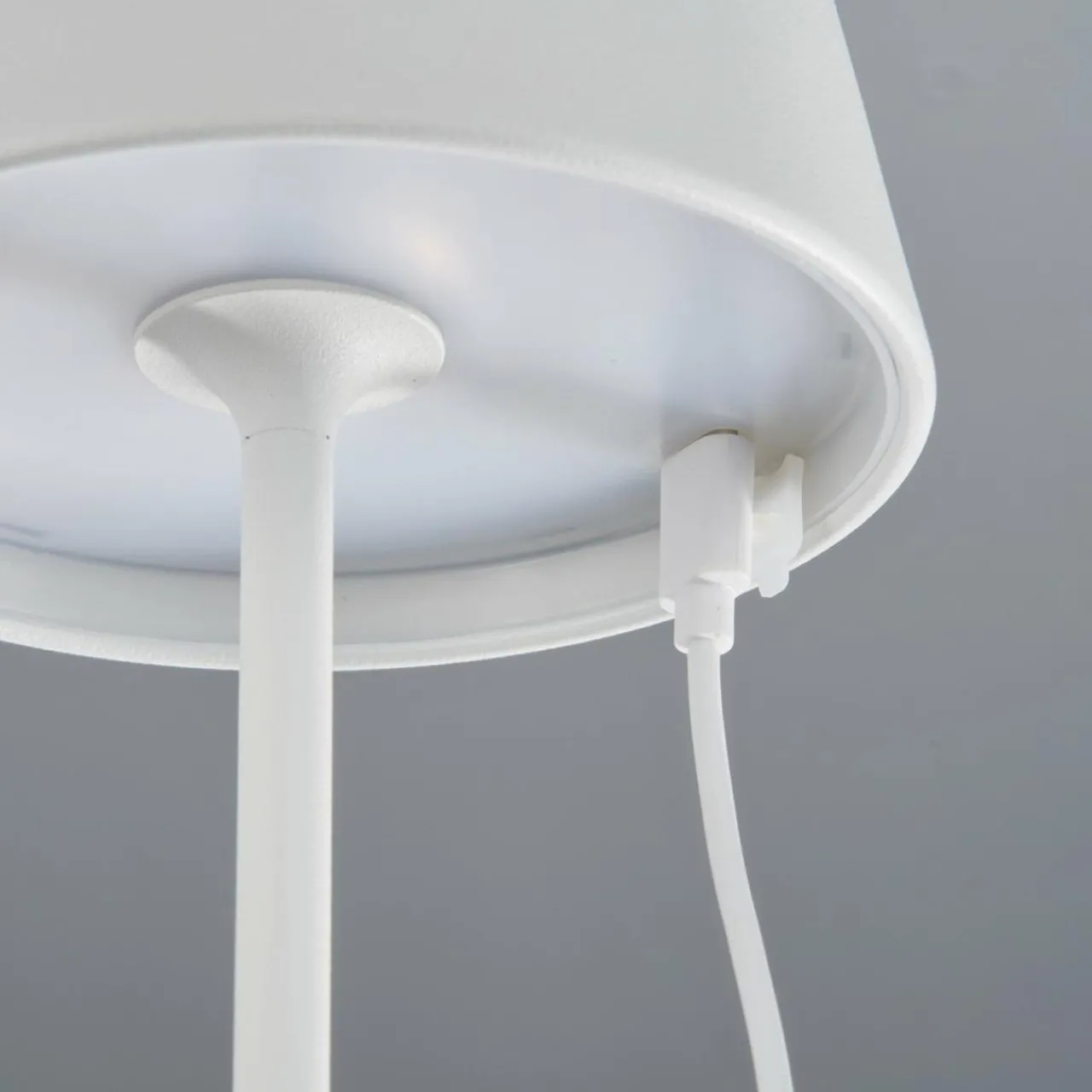 lampe_led_cosenza_batterie_rgbw_blanc_sable_0.webp FH Lighting Lampe LED Cosenza batterie RGBW blanc sable^ Lampes Décoratives