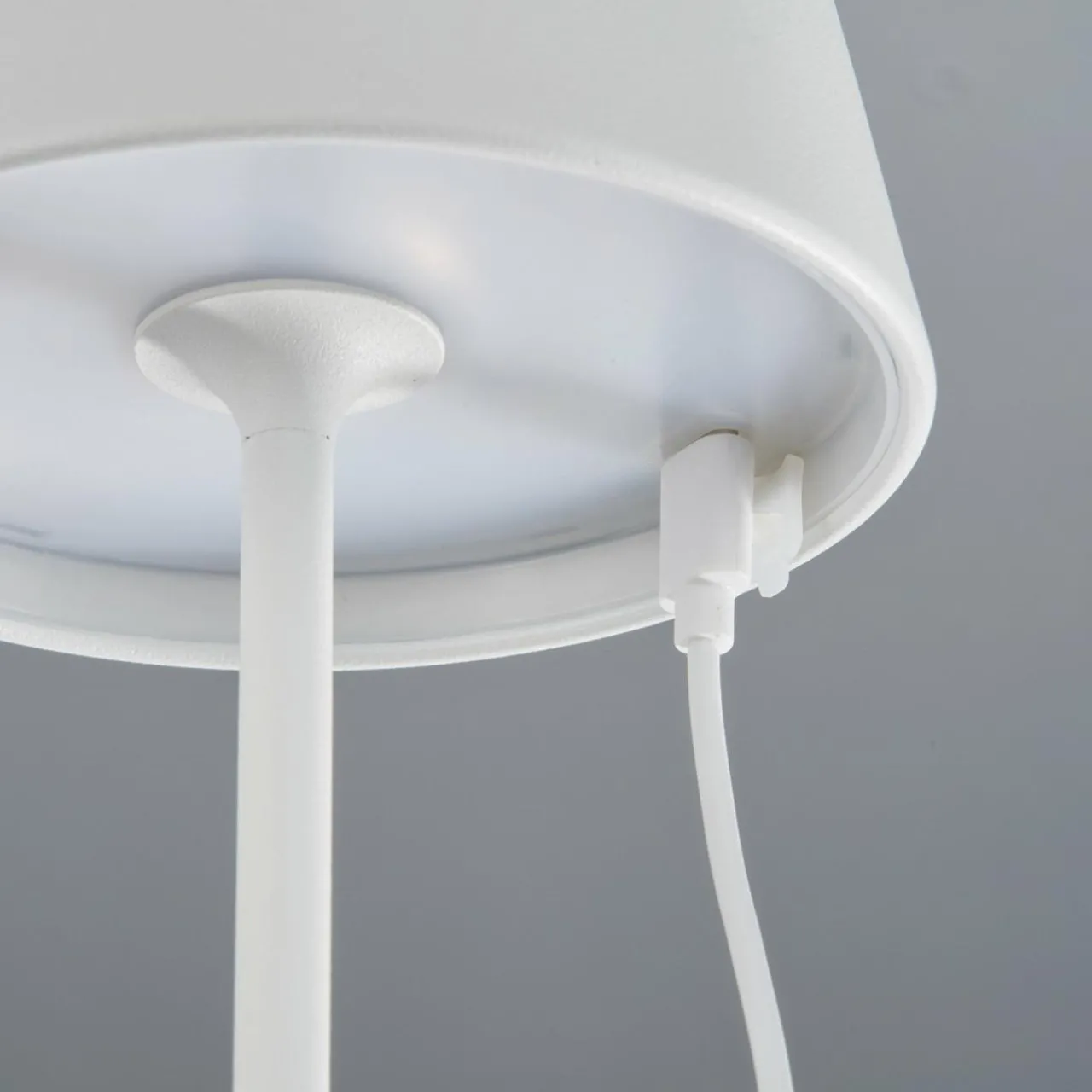 lampe_led_cosenza_batterie_rgbw_blanc_sable_4.webp FH Lighting Lampe LED Cosenza batterie RGBW blanc sable^ Lampes Décoratives