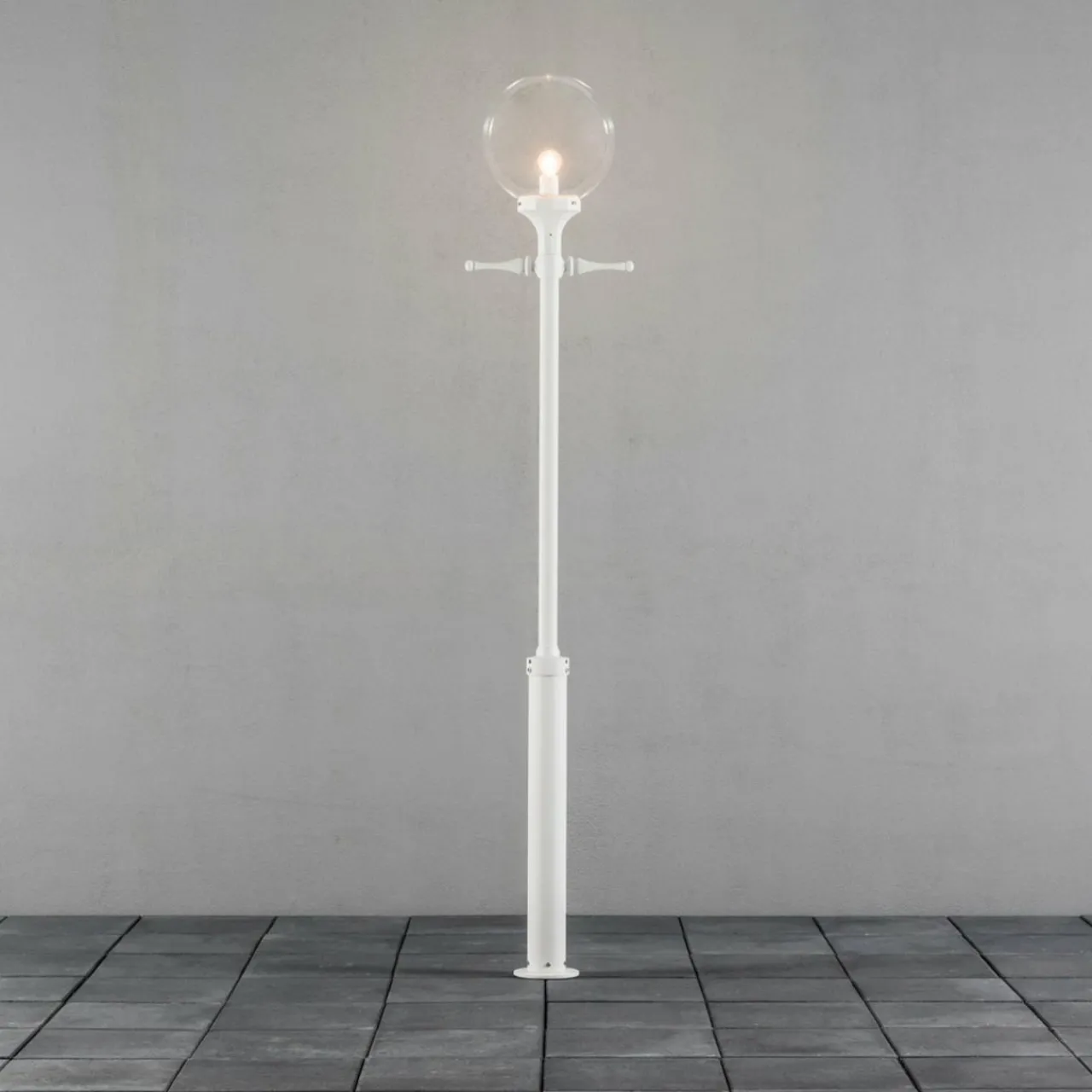 lampe_mt_orion_blanc_abatjour_sphre_transparent_0.webp Konstsmide Lampe mât Orion blanc abat-jour sphère transparent^ Lampadaires D'Extérieur