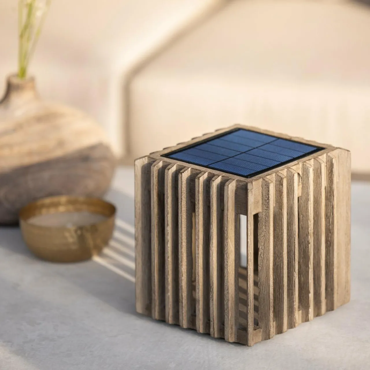 lampe_solaire_de_table__led_verti_gris_teck__k__lm_1.webp Les Jardins Lampe solaire de table à LED Verti, gris teck, 3.000 K, 300 lm^ Lampes Décoratives