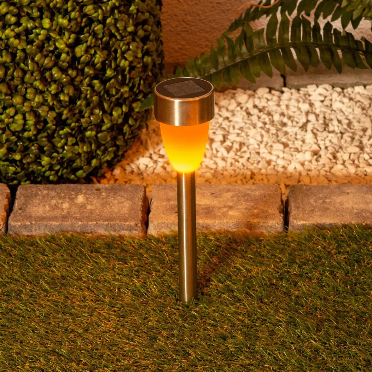 lampe_solaire_led__effet_flammes_par__4.webp Näve Lampe solaire LED 4135006 effet flammes, par 6^ Lampes Décoratives