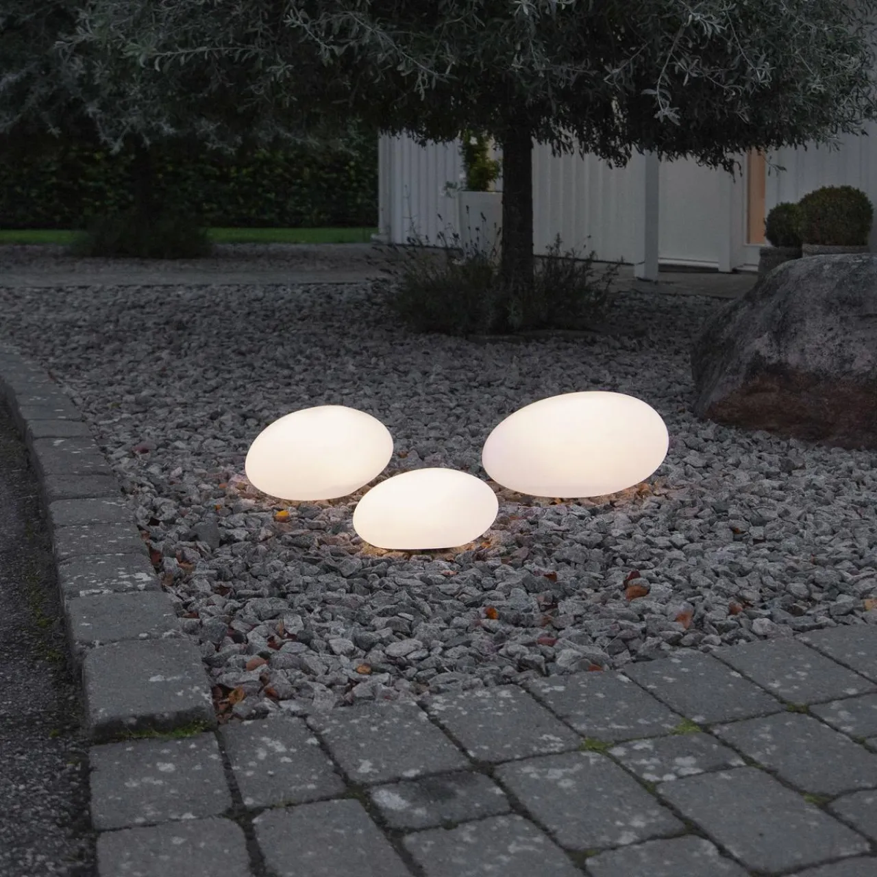 lampe_solaire_led_globy_pierre_longueur_cm_0.webp STAR TRADING Lampe solaire LED Globy pierre, longueur 26,5 cm^ Lampes Décoratives