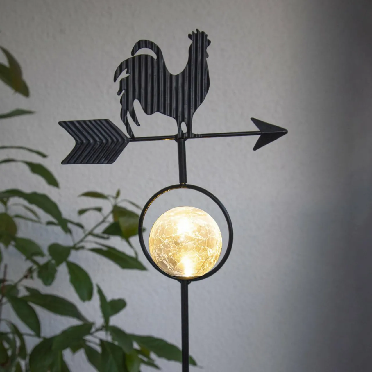 lampe_solaire_led_windy_montre_le_sens_du_vent_0.webp STAR TRADING Lampe solaire LED Windy, montre le sens du vent^ Lampes Décoratives