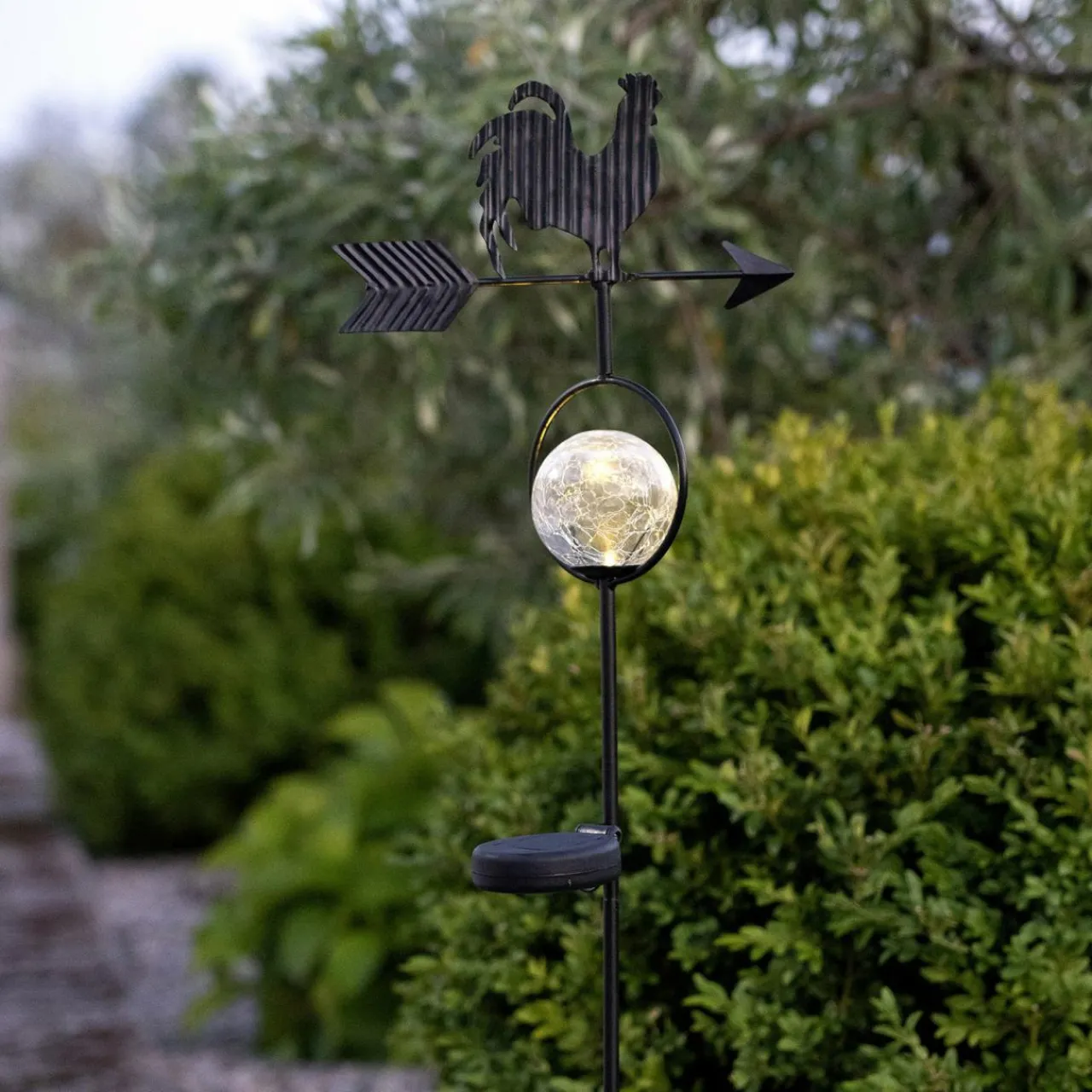 lampe_solaire_led_windy_montre_le_sens_du_vent_1.webp STAR TRADING Lampe solaire LED Windy, montre le sens du vent^ Lampes Décoratives