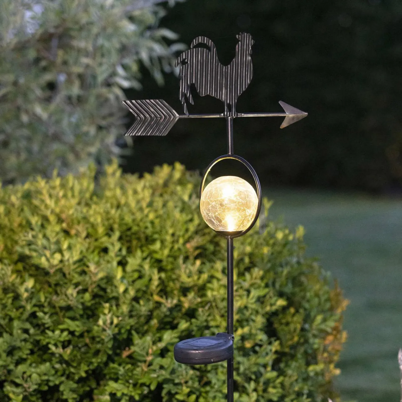 lampe_solaire_led_windy_montre_le_sens_du_vent_2.webp STAR TRADING Lampe solaire LED Windy, montre le sens du vent^ Lampes Décoratives