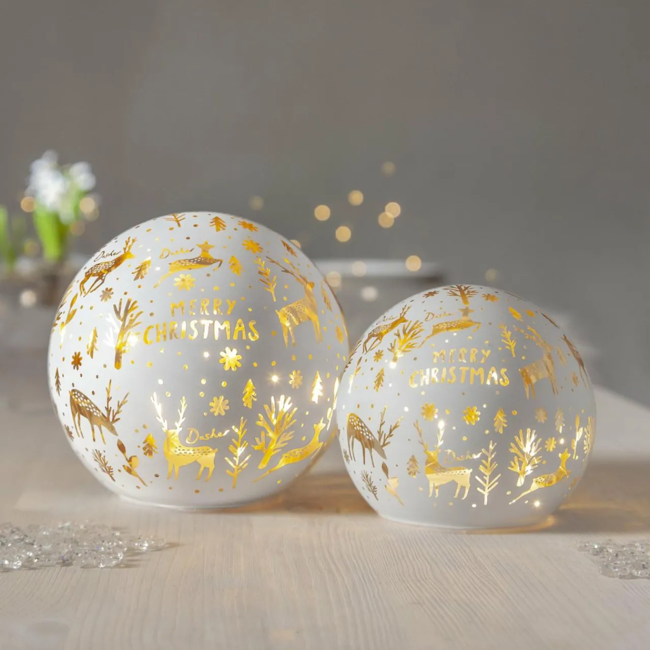 lampe_sphrique_led_merry_xmas__cm_blanc_verre_fonctionnement_sur_piles_0-1.webp STAR TRADING Lampe sphérique LED Merry X-Mas Ø 12cm blanc verre Fonctionnement sur piles^ Lumière De Noël