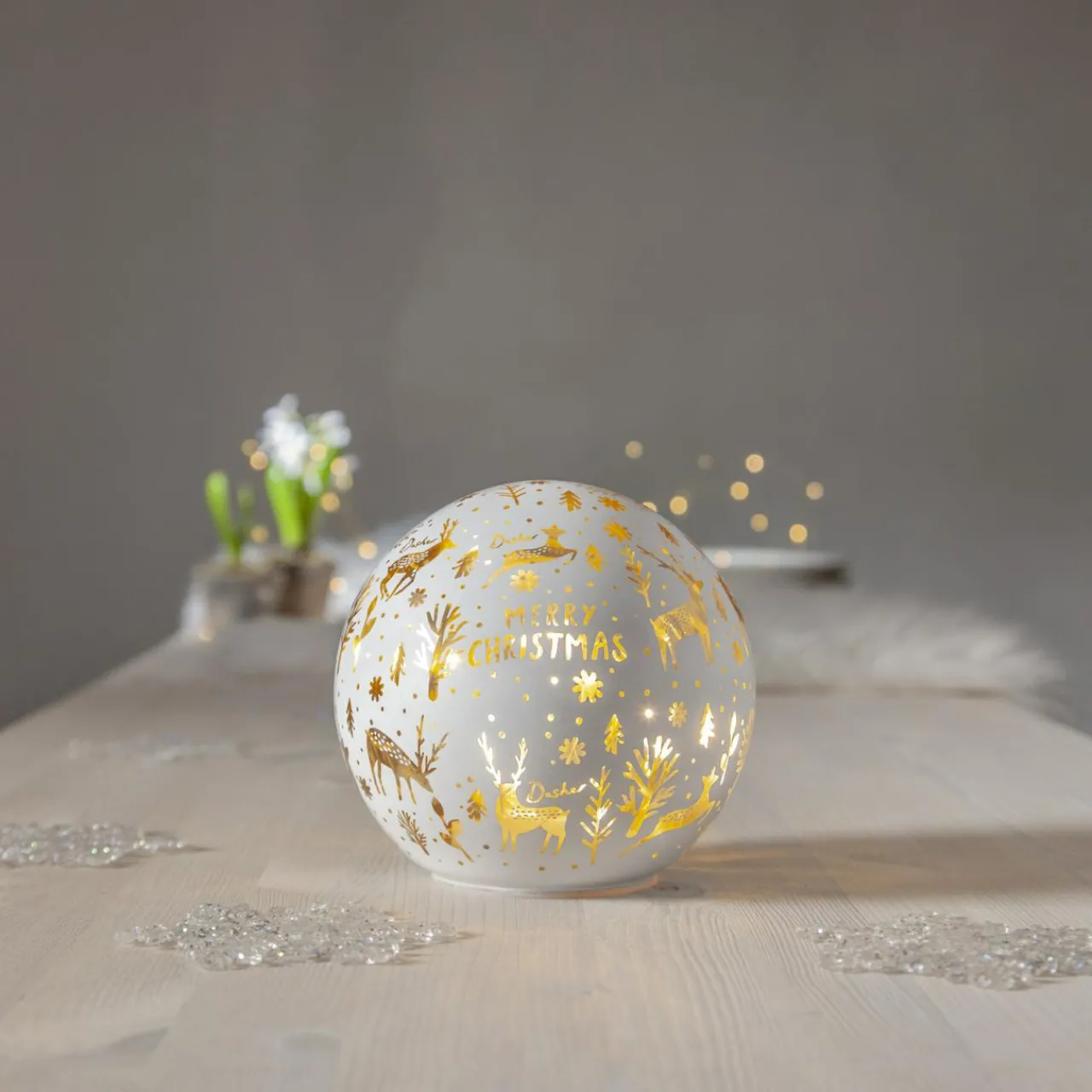 lampe_sphrique_led_merry_xmas__cm_blanc_verre_fonctionnement_sur_piles_0.webp STAR TRADING Lampe sphérique LED Merry X-Mas Ø 15cm blanc verre Fonctionnement sur piles^ Lumière De Noël