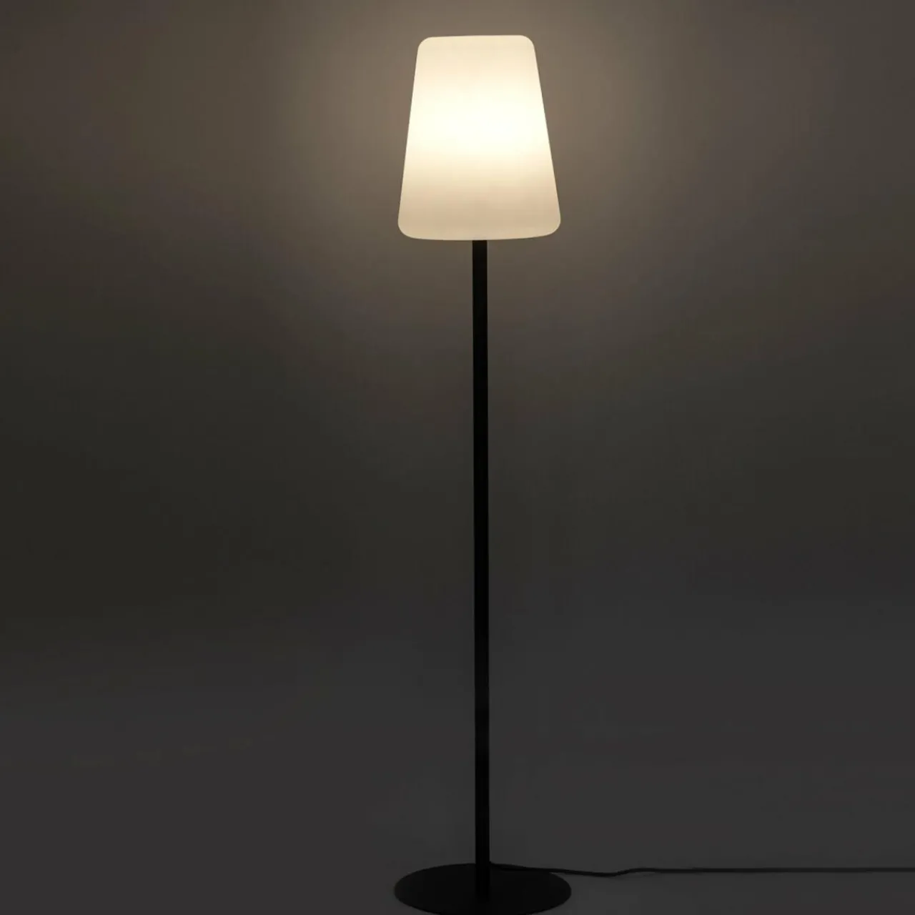 lampe_sur_pied_patio_ip_graphiteblanc_hauteur__cm_0.webp Nowodvorski Lighting Lampe sur pied Patio, IP44, graphite/blanc, hauteur 148 cm^ Luminaires De Terrasse