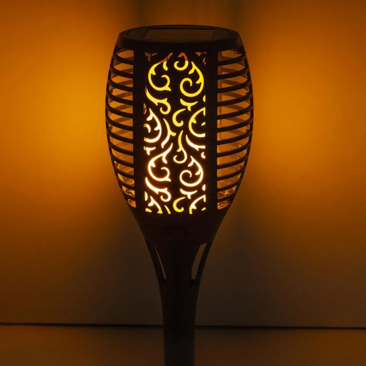lampe_sur_piquet_led_solaire__torche_noir_plastique_1.webp Globo Lampe sur piquet LED solaire 33077 Torche, noir, plastique^ Lampes Décoratives