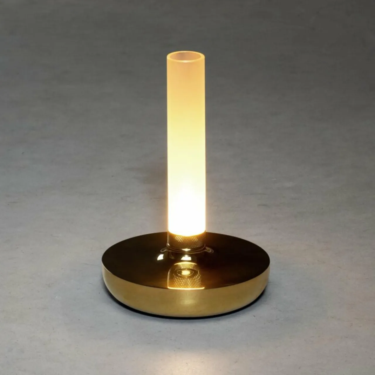 lampe_table_led_biarritz_ip_batterie_cct_dor_2.webp Konstsmide Lampe table LED Biarritz IP54 batterie CCT doré^ Lampes Décoratives