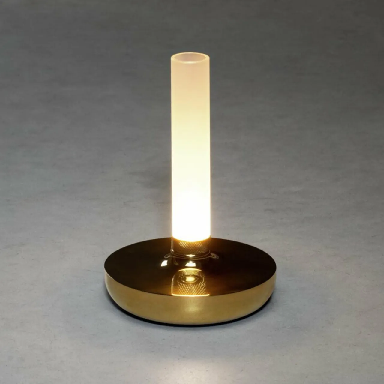 lampe_table_led_biarritz_ip_batterie_cct_dor_3.webp Konstsmide Lampe table LED Biarritz IP54 batterie CCT doré^ Lampes Décoratives
