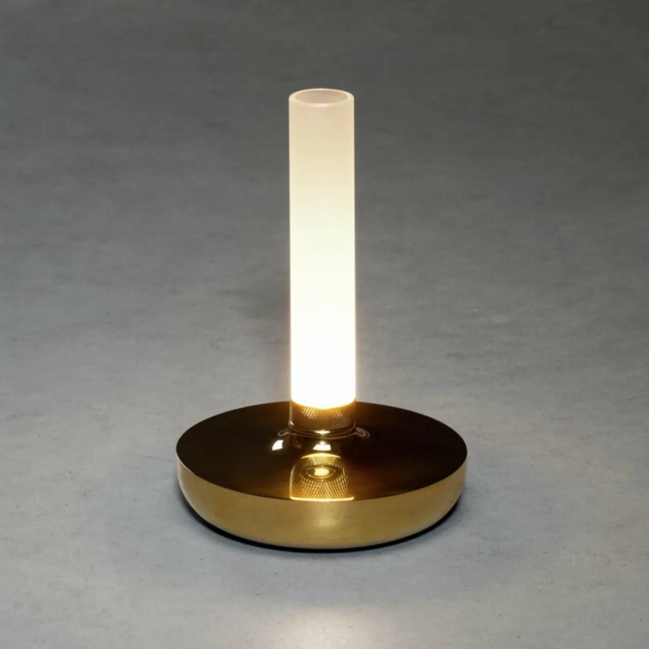lampe_table_led_biarritz_ip_batterie_cct_dor_4.webp Konstsmide Lampe table LED Biarritz IP54 batterie CCT doré^ Lampes Décoratives