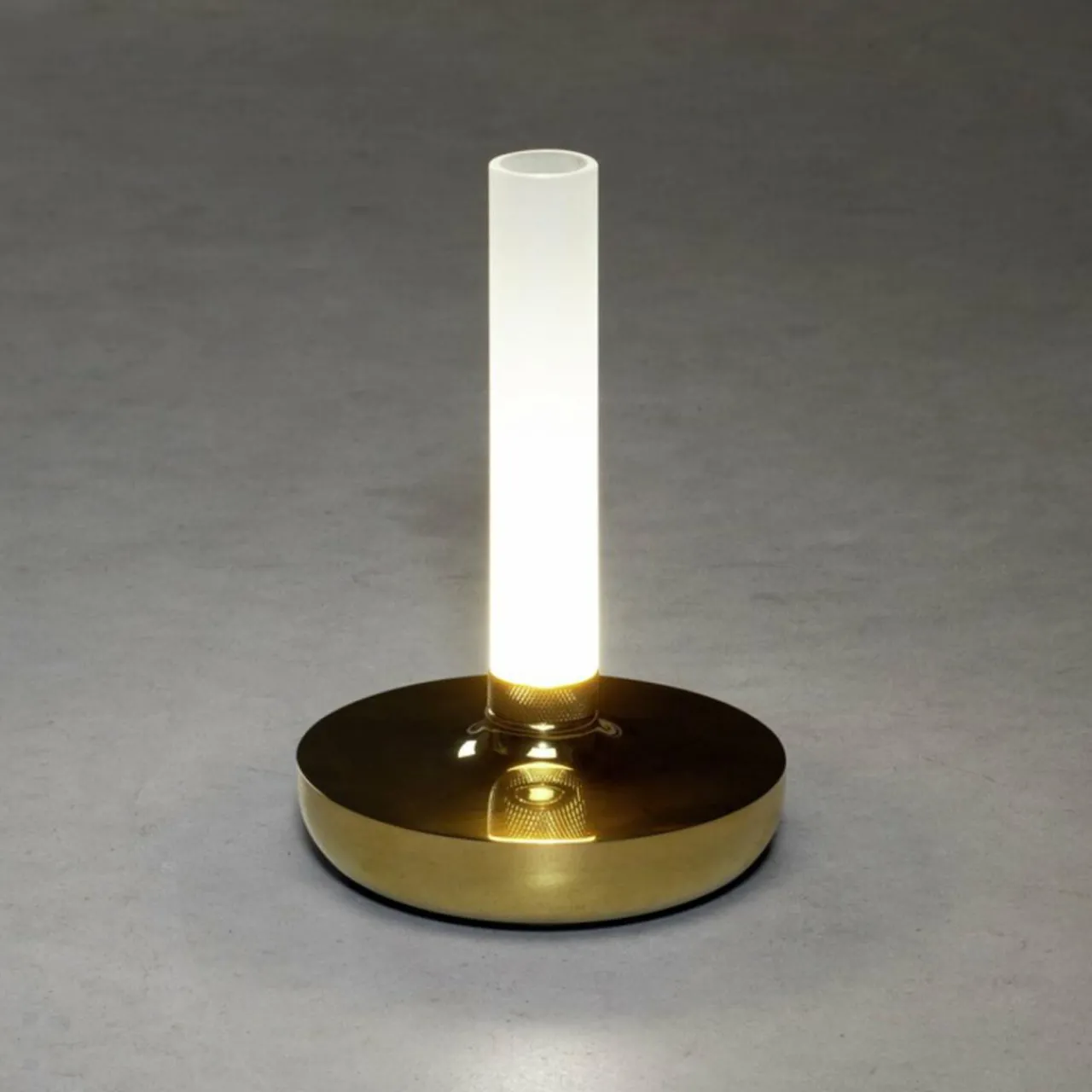 lampe_table_led_biarritz_ip_batterie_cct_dor_5.webp Konstsmide Lampe table LED Biarritz IP54 batterie CCT doré^ Lampes Décoratives