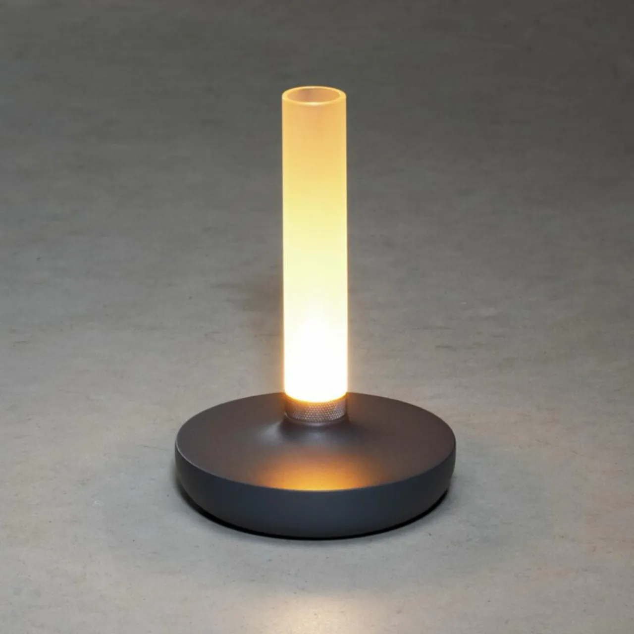 lampe_table_led_biarritz_ip_batterie_cct_grise_2.webp Konstsmide Lampe table LED Biarritz IP54 batterie CCT grise^ Lampes Décoratives