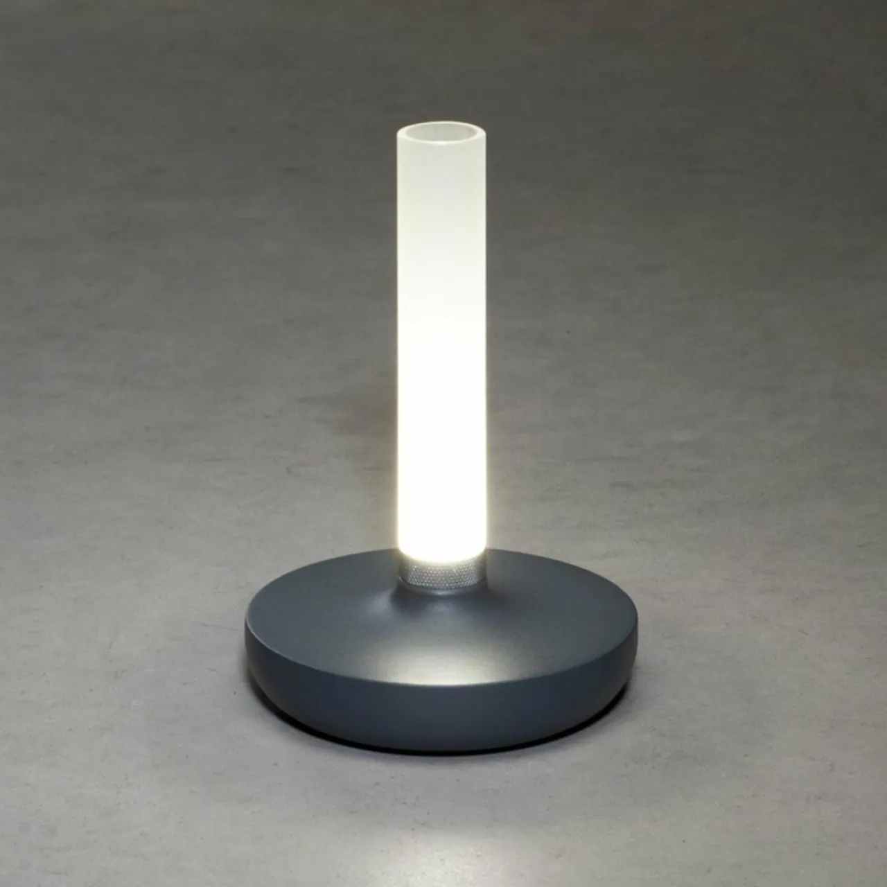 lampe_table_led_biarritz_ip_batterie_cct_grise_5.webp Konstsmide Lampe table LED Biarritz IP54 batterie CCT grise^ Lampes Décoratives