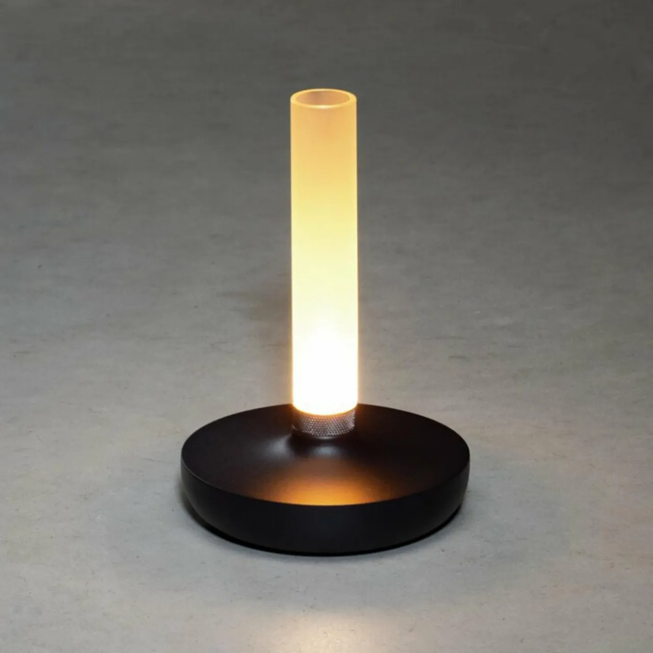 lampe_table_led_biarritz_ip_batterie_cct_noire_2.webp Konstsmide Lampe table LED Biarritz IP54 batterie CCT noire^ Lampes Décoratives