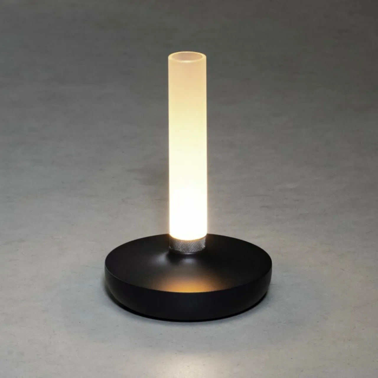 lampe_table_led_biarritz_ip_batterie_cct_noire_3.webp Konstsmide Lampe table LED Biarritz IP54 batterie CCT noire^ Lampes Décoratives