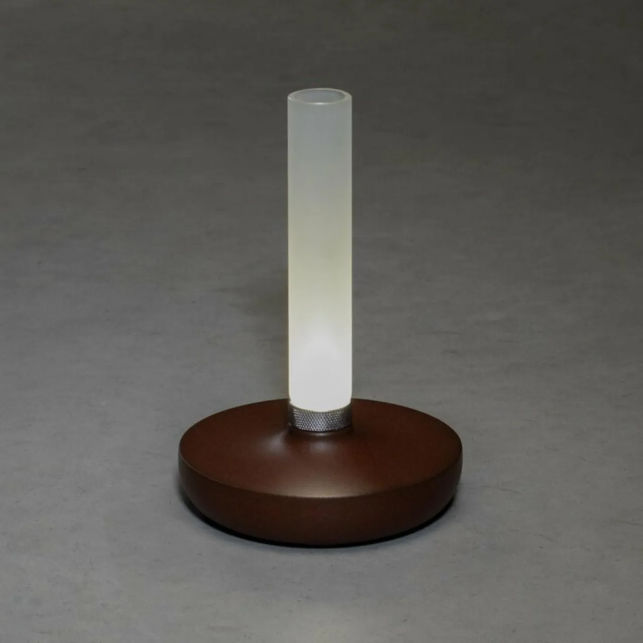 lampe_table_led_biarritz_ip_batterie_cct_rouille_0.webp Konstsmide Lampe table LED Biarritz IP54 batterie CCT rouille^ Lampes Décoratives