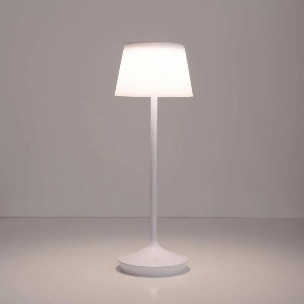 lampe_table_solaire_led_emmi_cct_recharge_blanche_2.webp Näve Lampe table solaire LED Emmi CCT recharge, blanche^ Lampes Décoratives