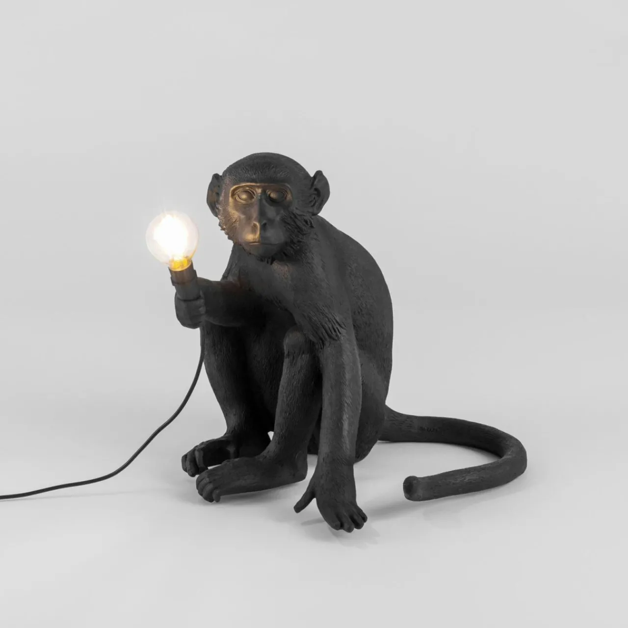 lampe_terrasse_dco_led_monkey_lamp_assise_noir_1.webp SELETTI Lampe terrasse déco LED Monkey Lamp assise noir^ Lampes Décoratives