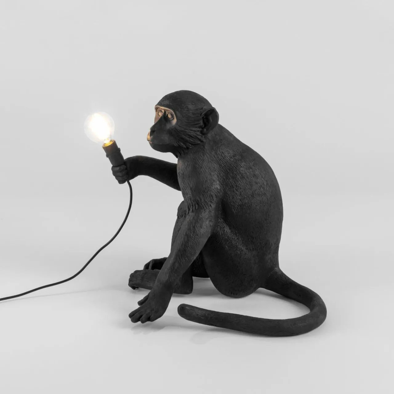 lampe_terrasse_dco_led_monkey_lamp_assise_noir_2.webp SELETTI Lampe terrasse déco LED Monkey Lamp assise noir^ Lampes Décoratives