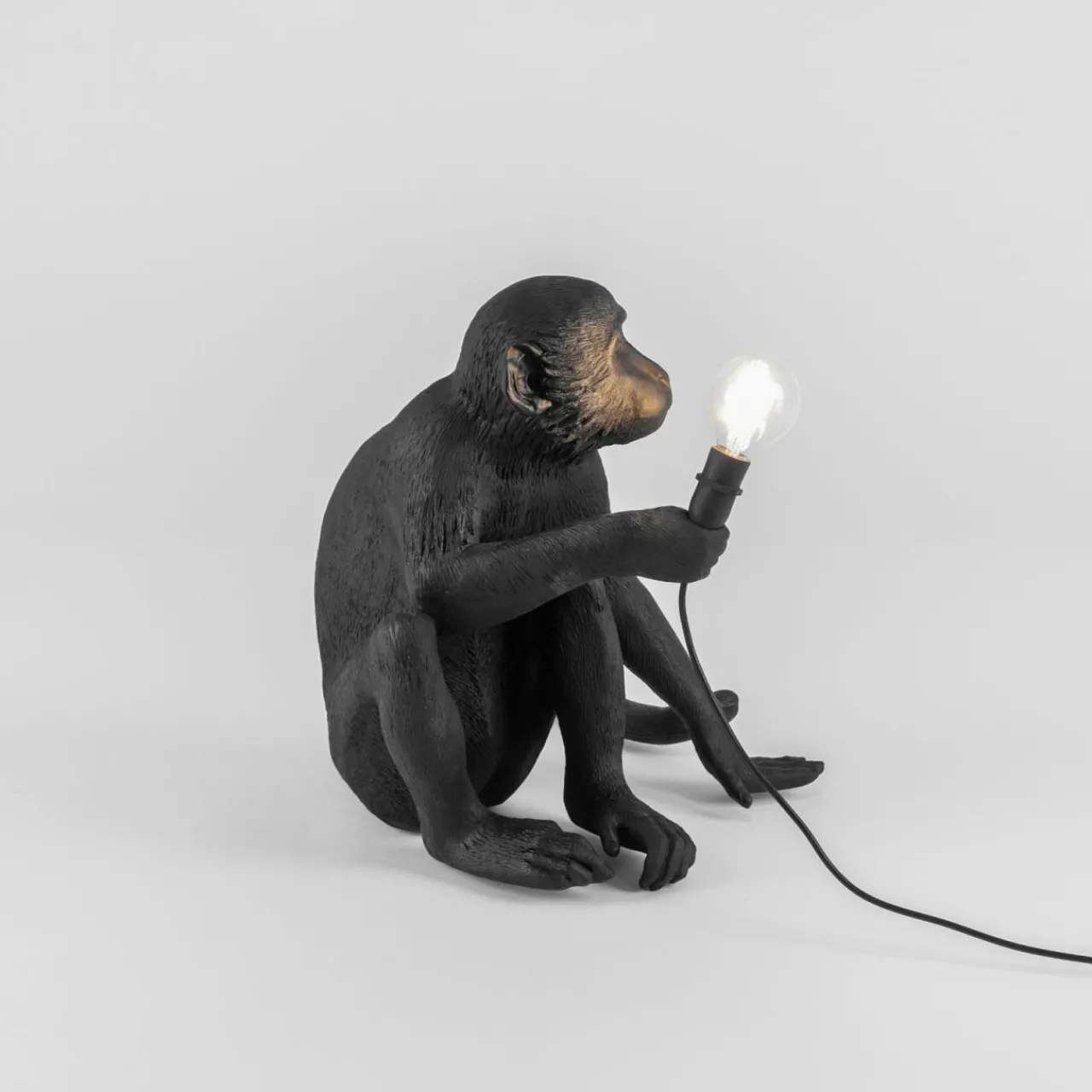 lampe_terrasse_dco_led_monkey_lamp_assise_noir_3.webp SELETTI Lampe terrasse déco LED Monkey Lamp assise noir^ Lampes Décoratives