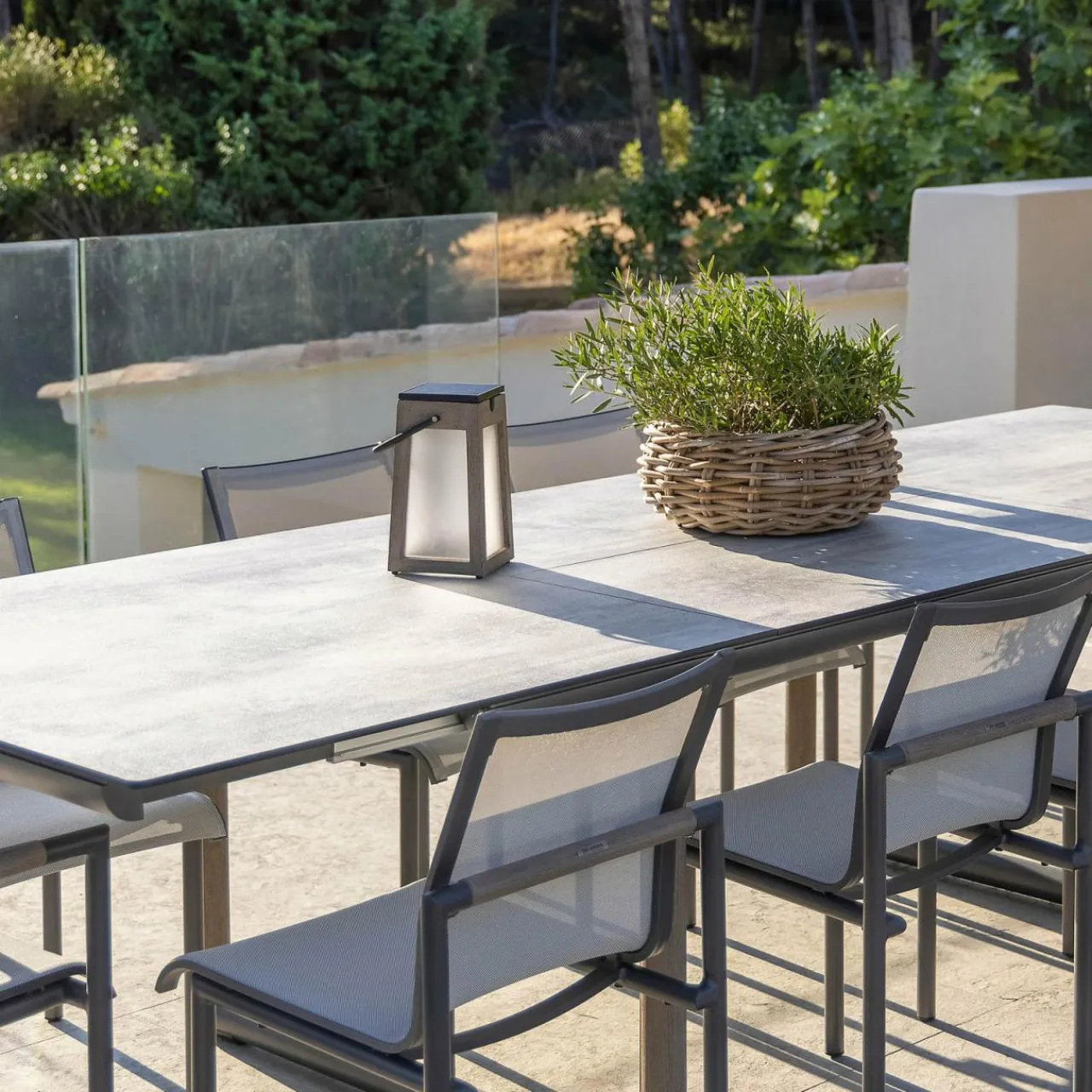 lanterne_solaire_led_tecka_portable_duratek_cm_4.webp Les Jardins Lanterne solaire LED Tecka portable Duratek 25 cm^ Lampes Décoratives