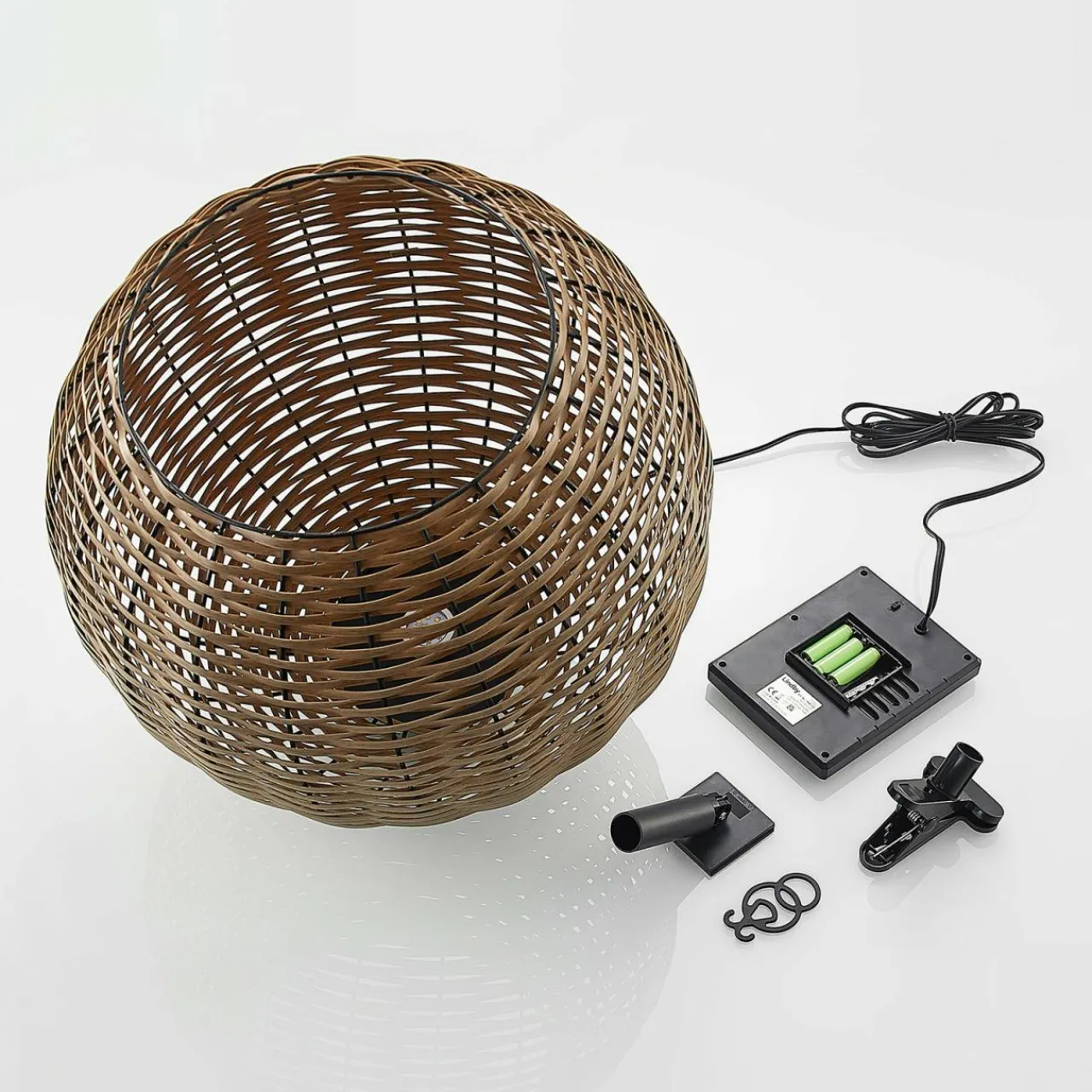 lindby_catrica_suspension_solaire_led_aspect_rotin_6.webp Lindby Catrica suspension solaire LED aspect rotin^ Lampes Décoratives