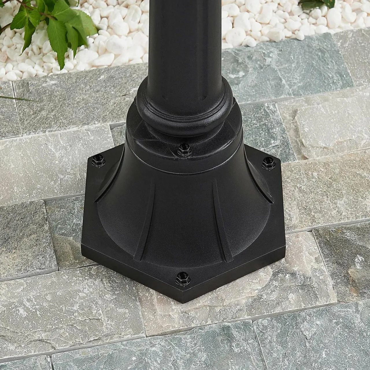 lindby_clint_lampadaire_dextrieur_4.webp Lindby Clint lampadaire d'extérieur^ Lampadaires D'Extérieur