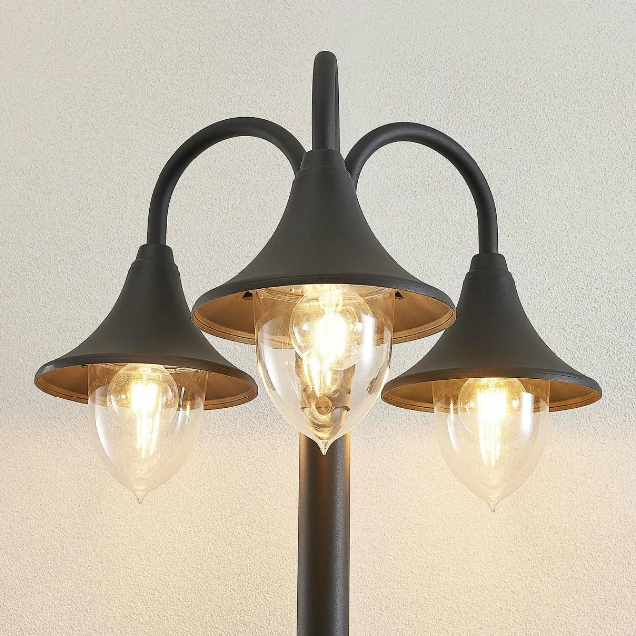 lindby_edric_lampadaire_dextrieur_2.webp Lindby Edric lampadaire d'extérieur^ Lampadaires D'Extérieur