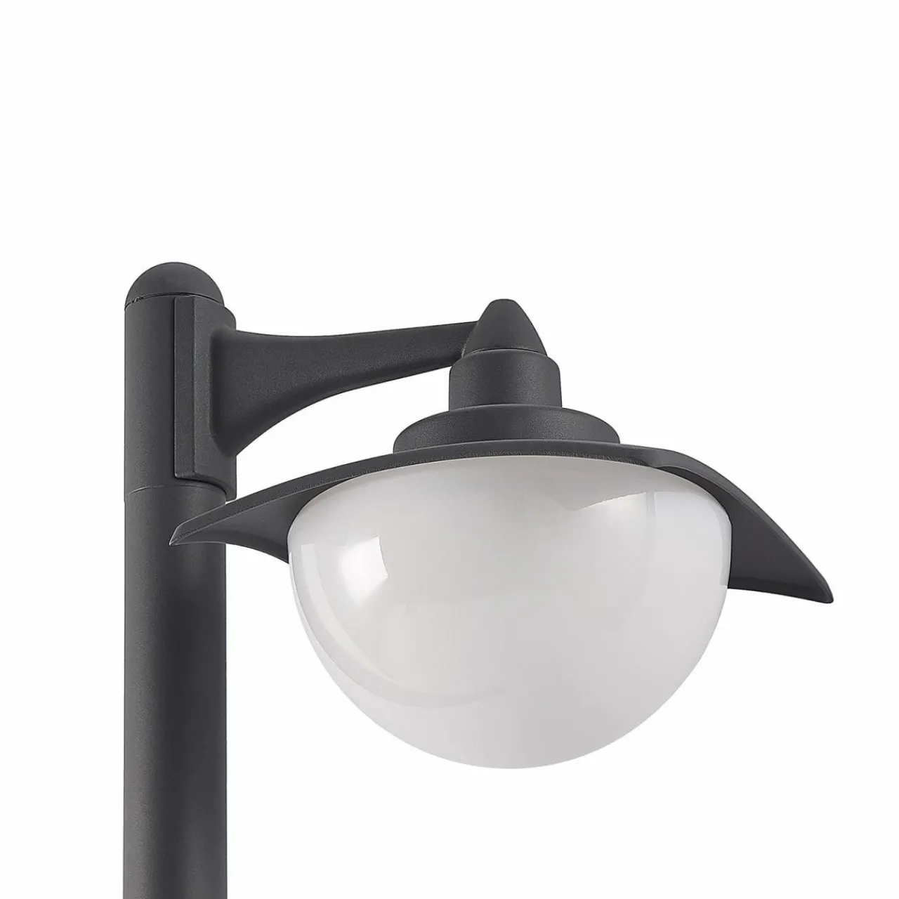 lindby_elinda_borne_lumineuse__une_lampe_4.webp Lindby Elinda borne lumineuse à une lampe^ Bornes Éclairage Extérieur