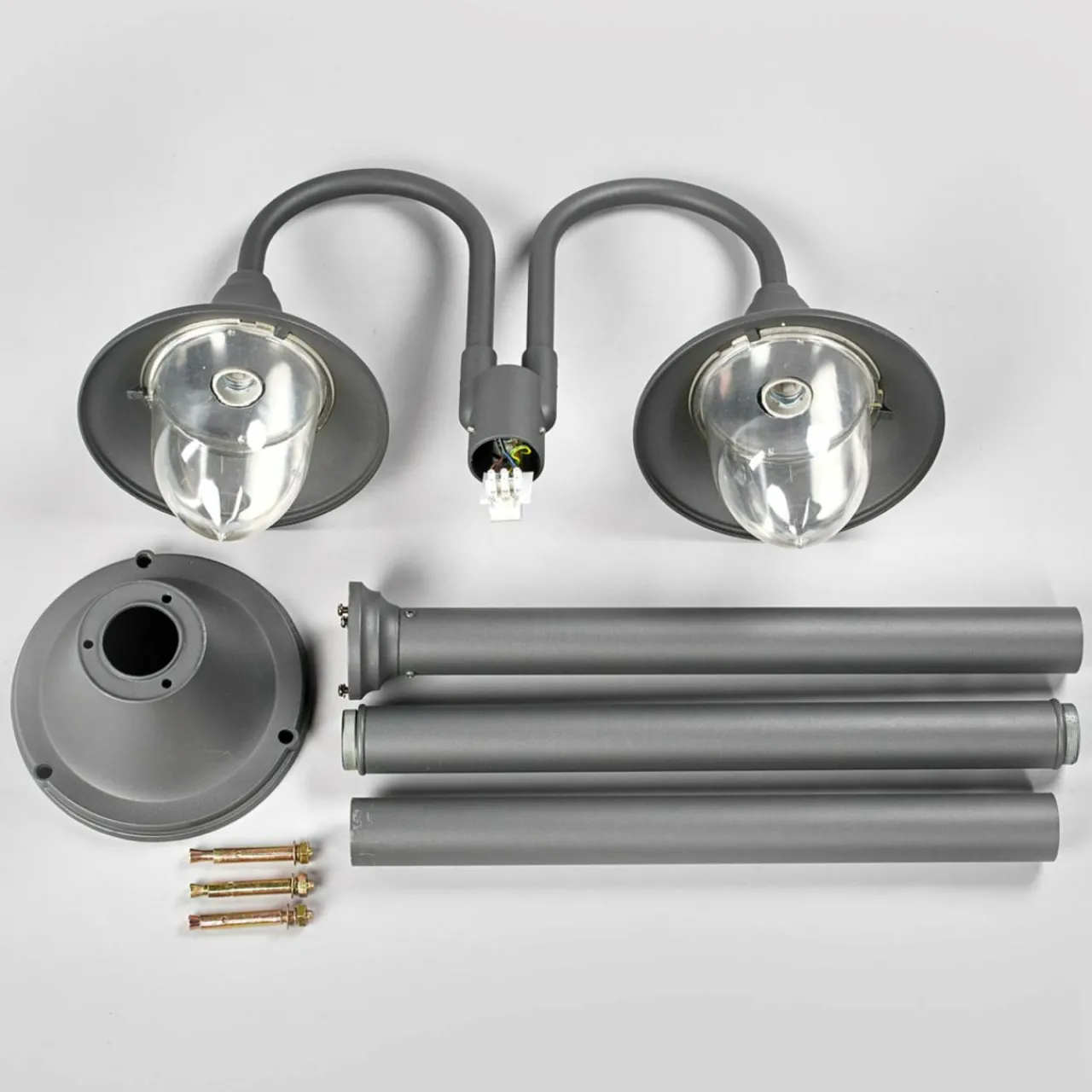 lindby_lampadaire_dextrieur_madea_gris_aluminium___lampes_4.webp Lindby lampadaire d'extérieur Madea, gris, aluminium, à 2 lampes^ Lampadaires D'Extérieur