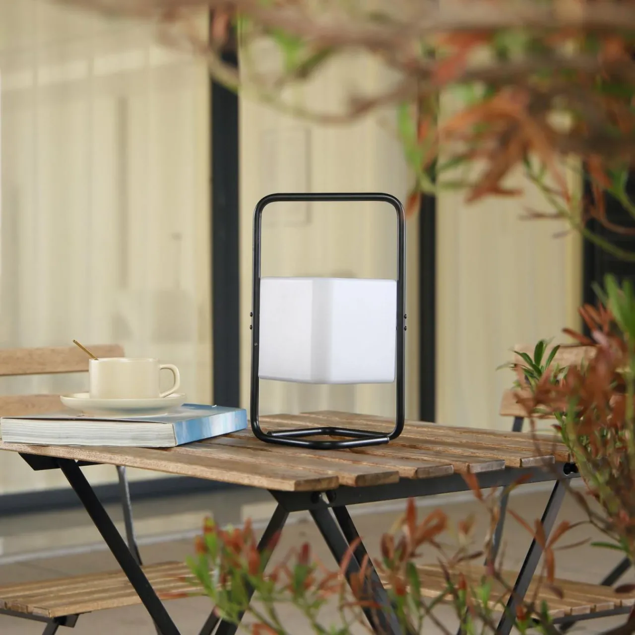 lindby_lampe_de_table_led_rechargeable_valtor_noirblanc_fer_ip_0.webp Lindby lampe de table LED rechargeable Valtor, noir/blanc, fer, IP44^ Lampes Décoratives
