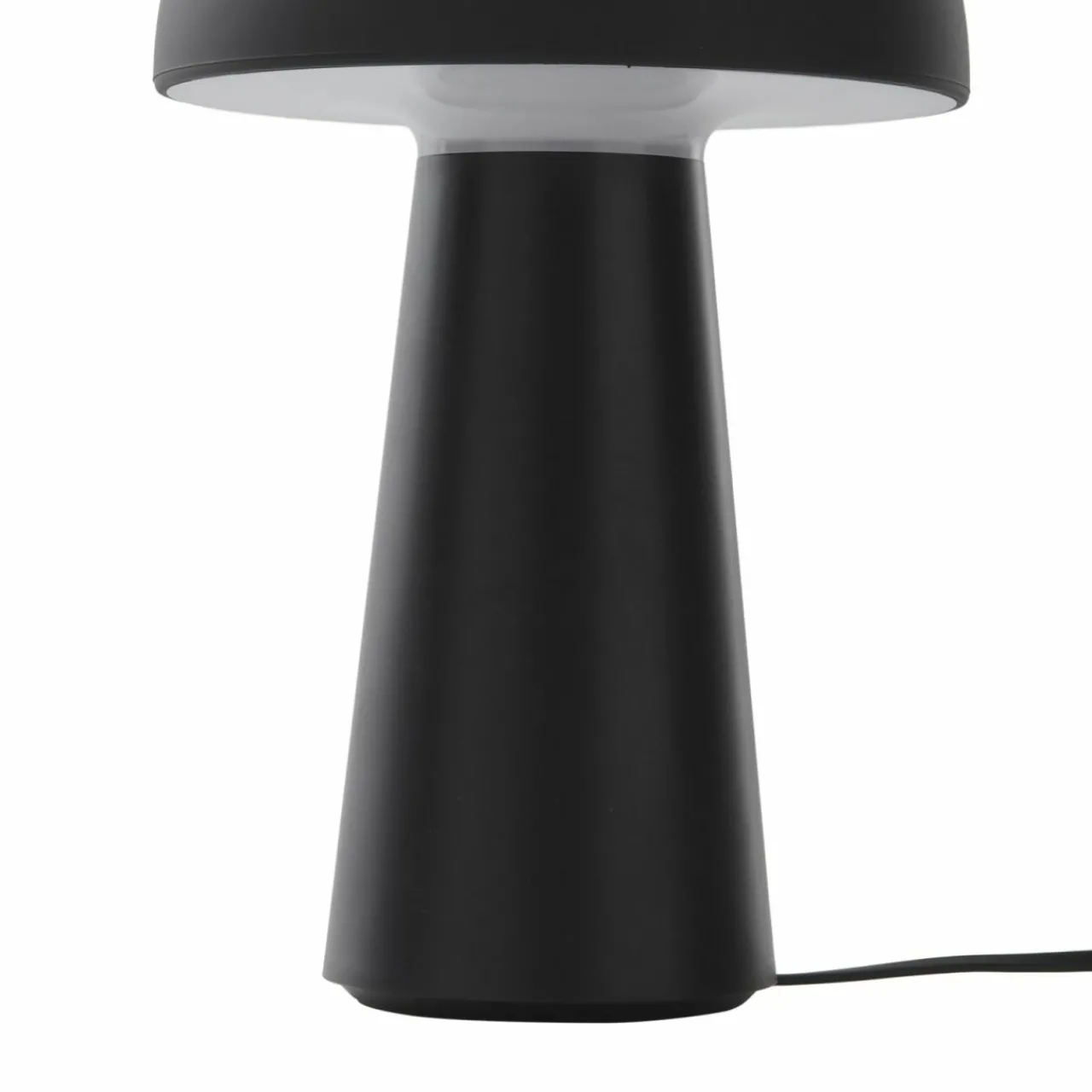 lindby_lampe_de_table_led_rechargeable_zyre_noir_ip_variateur_tactile_3.webp Lindby lampe de table LED rechargeable Zyre, noir, IP44, variateur tactile^ Lampes Décoratives