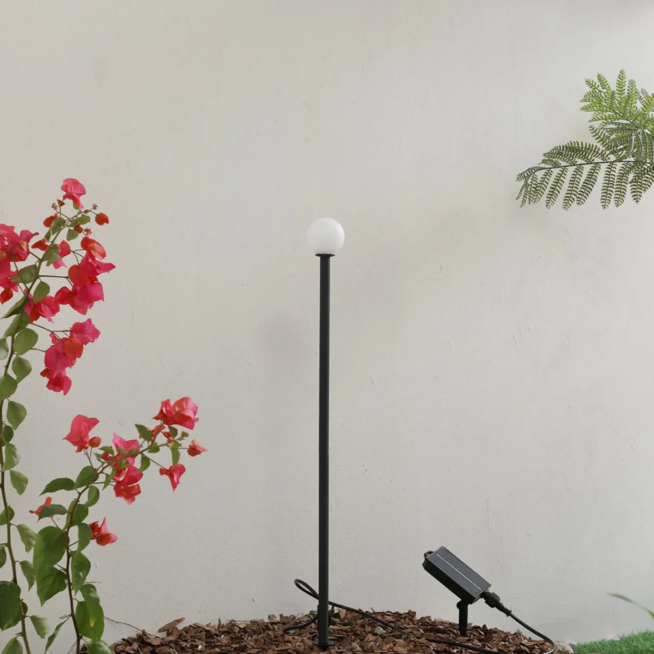 lindby_lampe_solaire_led_freydis_noir_aluminium__k_0.webp Lindby lampe solaire LED Freydis, noir, aluminium, 2.000 K^ Lampes Décoratives