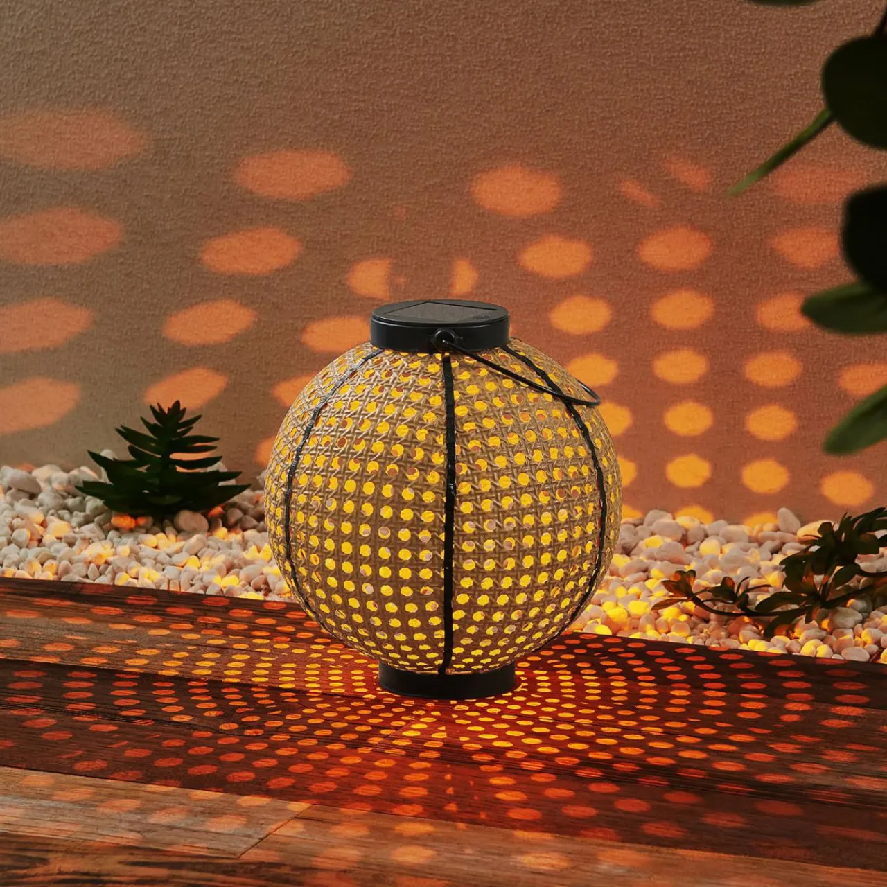 lindby_lemark_lanterne_solaire_led_sphre_portable_0.webp Lindby Lemark lanterne solaire LED sphère portable^ Lampes Décoratives