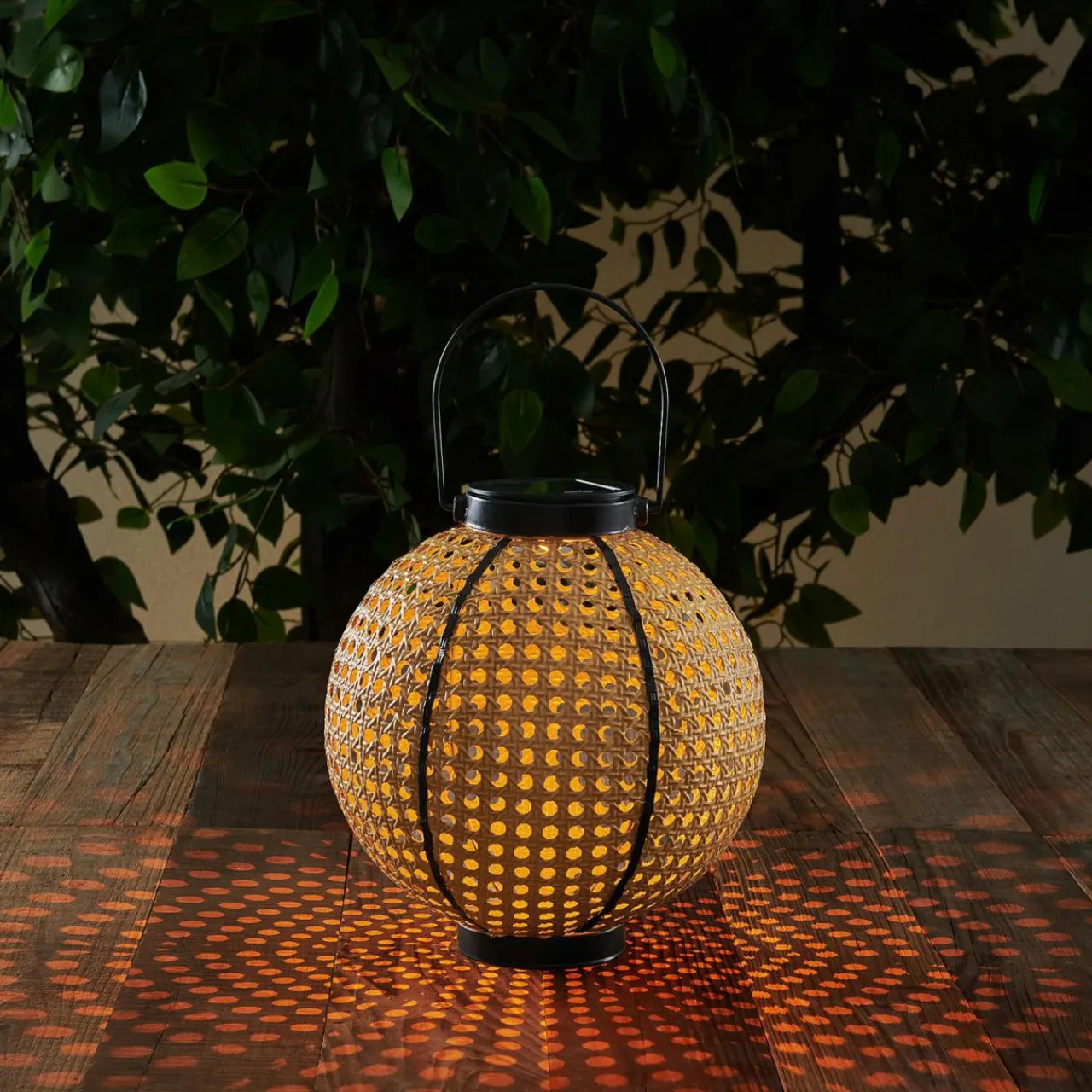 lindby_lemark_lanterne_solaire_led_sphre_portable_1.webp Lindby Lemark lanterne solaire LED sphère portable^ Lampes Décoratives