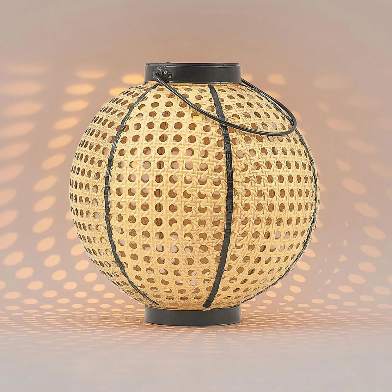 lindby_lemark_lanterne_solaire_led_sphre_portable_3.webp Lindby Lemark lanterne solaire LED sphère portable^ Lampes Décoratives