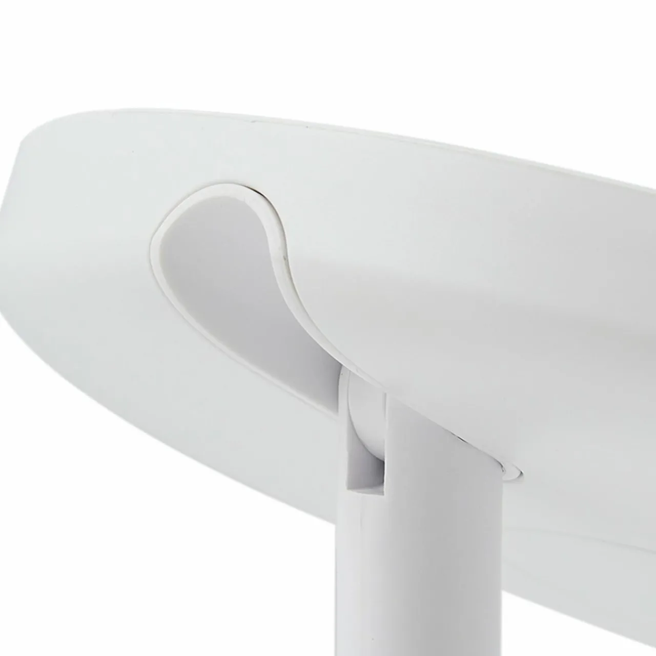 lindby_miroir_led_rechargeable_renki_blanc_plastique_intensit_variable_4.webp Lindby miroir LED rechargeable Renki, blanc, plastique, intensité variable^ Meubles & Aménagements