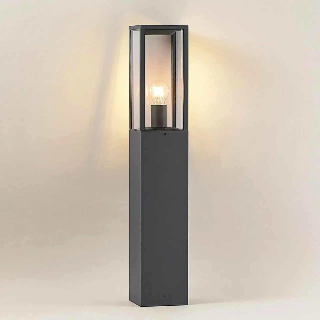 lindby_peldar_borne_lumineuse_2.webp Lindby Peldar borne lumineuse^ Bornes Éclairage Extérieur