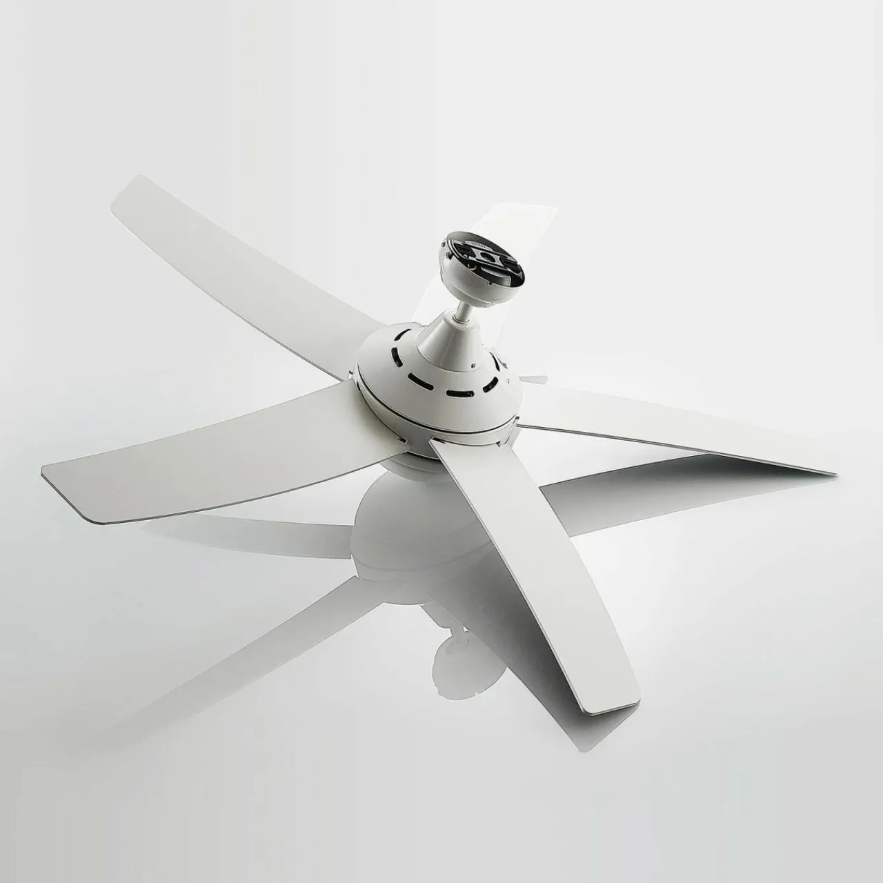 lindby_ventilateur_de_plafond_avec_lumire_auraya_silencieux_blanc_cm_4.webp Lindby Ventilateur de plafond avec lumière Auraya, silencieux, blanc, 130cm^ Ventilateurs
