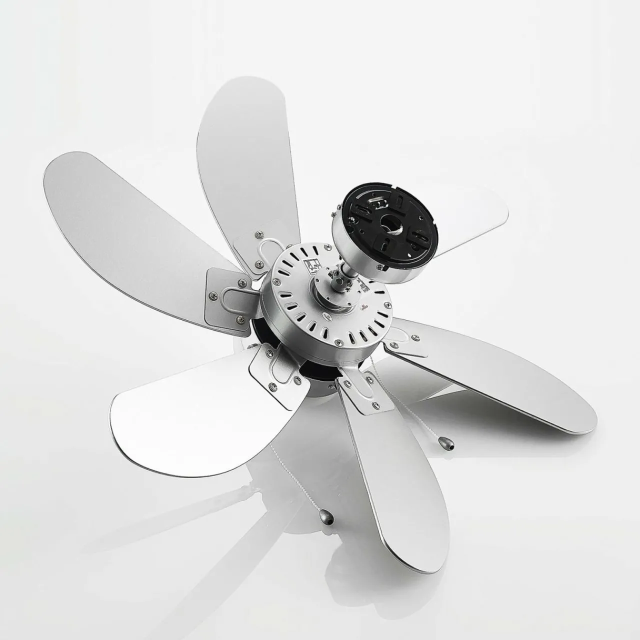 lindby_ventilateur_de_plafond_avec_lumire_minja_argent_silencieux_cm_5.webp Lindby Ventilateur de plafond avec lumière Minja, argenté, silencieux, 78cm^ Ventilateurs