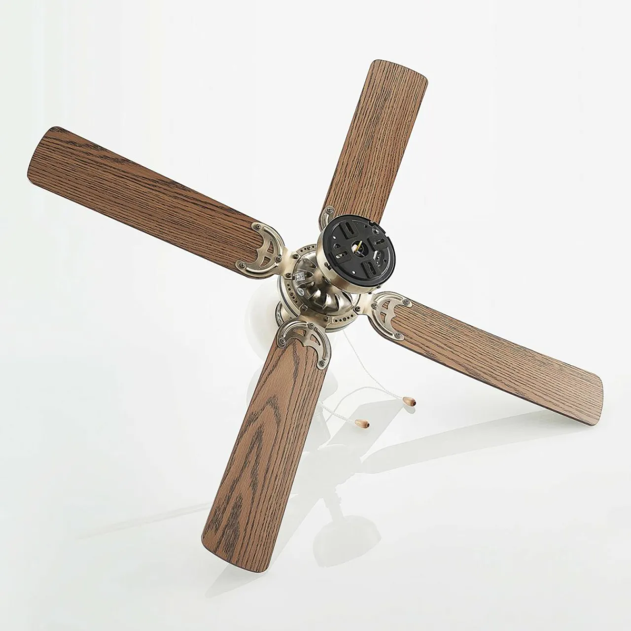 lindby_ventilateur_de_plafond_avec_lumire_rakan_silencieux___cm_4.webp Lindby Ventilateur de plafond avec lumière Rakan, silencieux, Ø 106 cm^ Ventilateurs