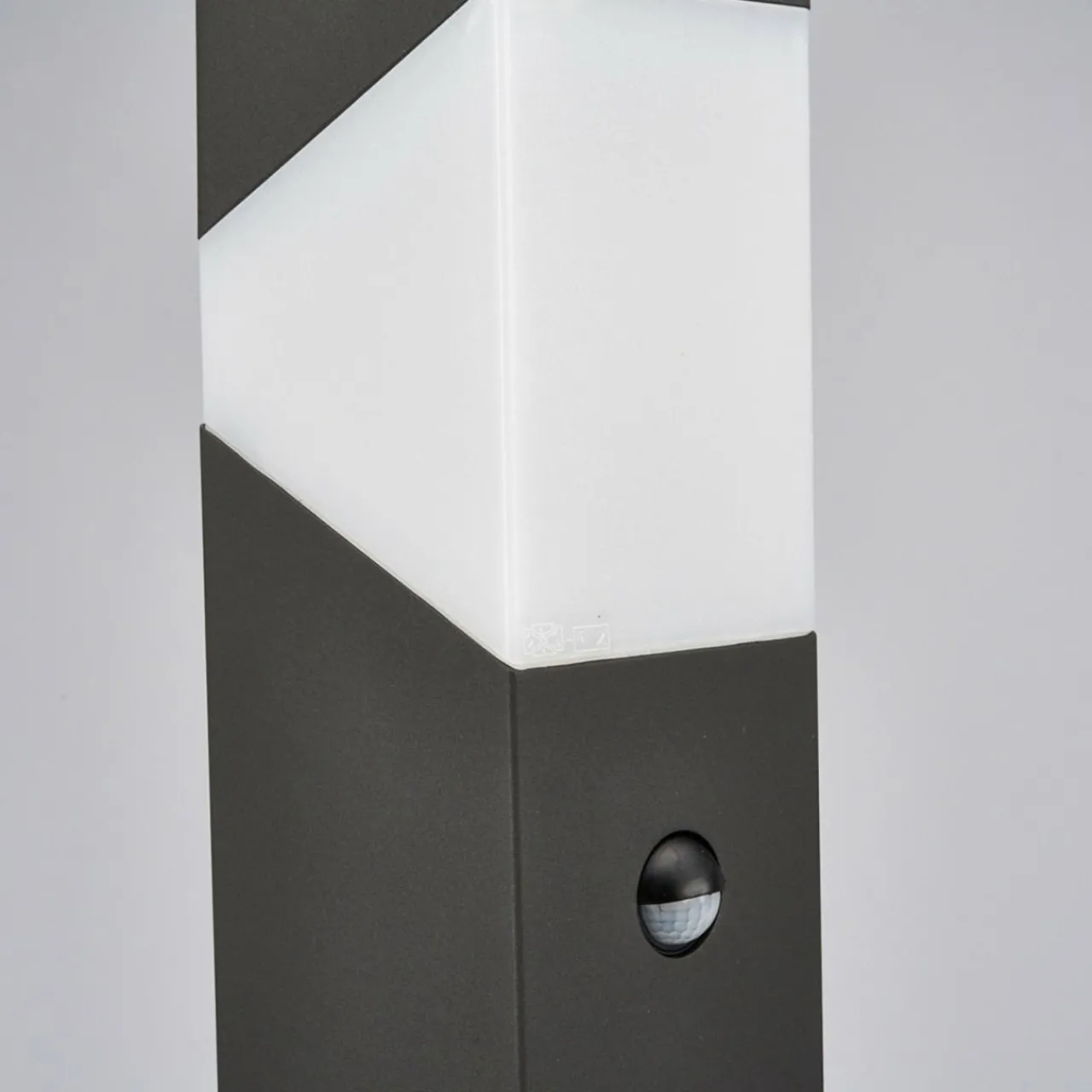 lucande_luminaire_pour_socle_kiran_capteur_gris_graphite_aluminium__3.webp Lucande luminaire pour socle Kiran, capteur, gris graphite, aluminium, 60^ Potelets Extérieurs Avec Détecteur