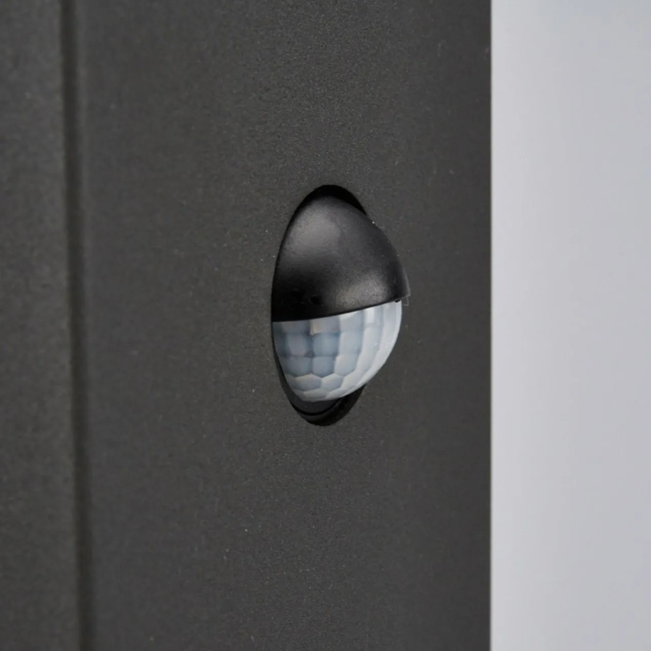 lucande_luminaire_pour_socle_kiran_capteur_gris_graphite_aluminium__4.webp Lucande luminaire pour socle Kiran, capteur, gris graphite, aluminium, 60^ Potelets Extérieurs Avec Détecteur