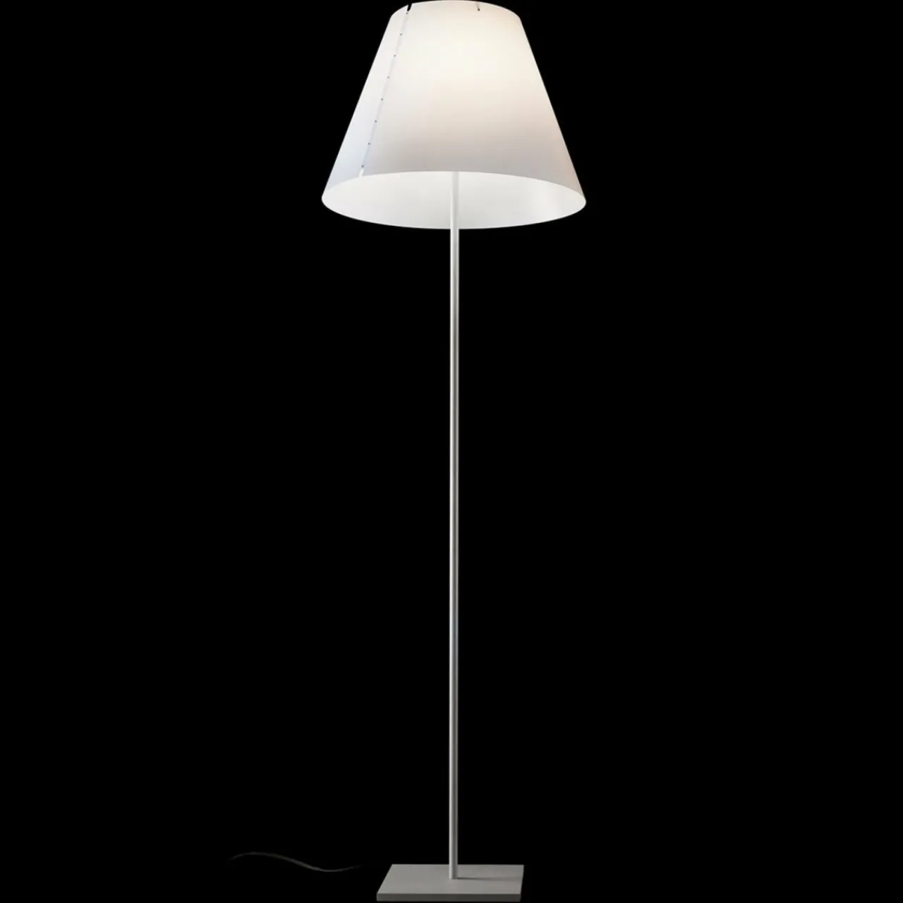 luceplan_grande_costanza_open_air__pied_mobile_0.webp Luceplan Grande Costanza Open Air à pied mobile^ Luminaires De Terrasse